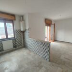 **MALONNO VENDESI TRILOCALE  AL PIANO PRIMO CON BALCONE, SOFFITTA E BOX AUTO INCLUSI NEL PREZZO **