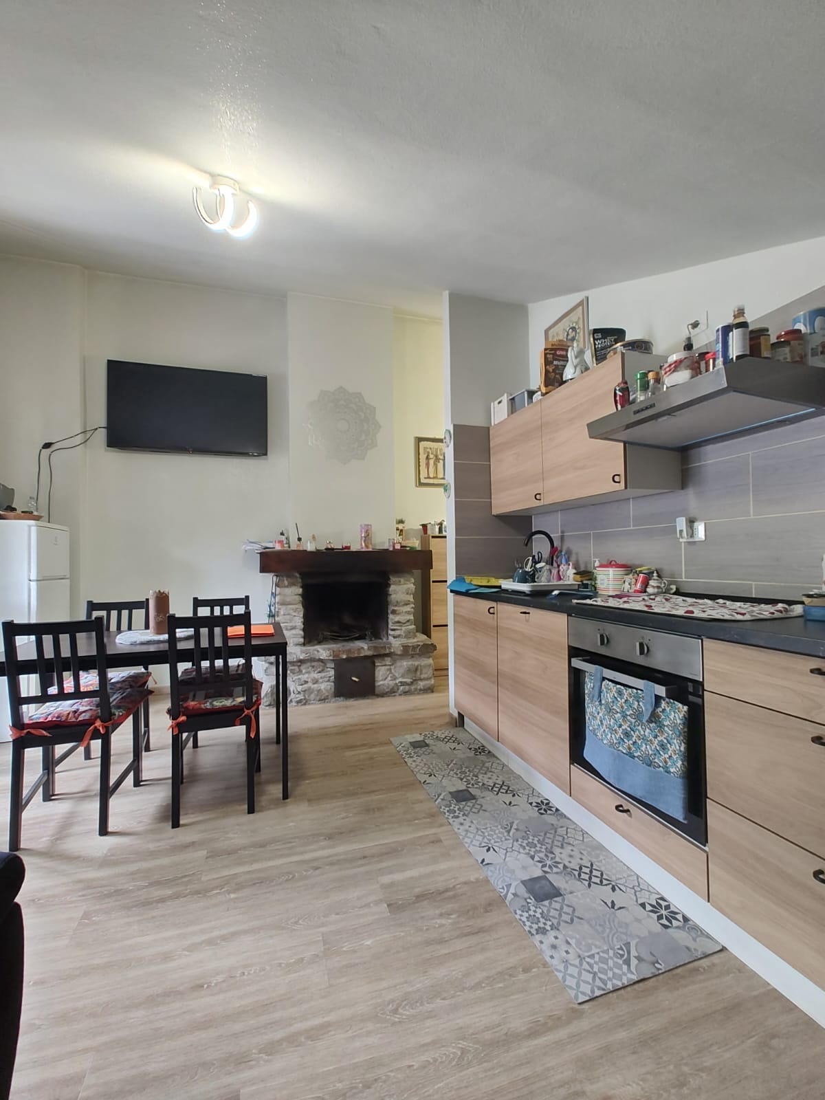 **APRICA ATTACCATO VENDESI BELLISSIMO ATTICO € 77.000**