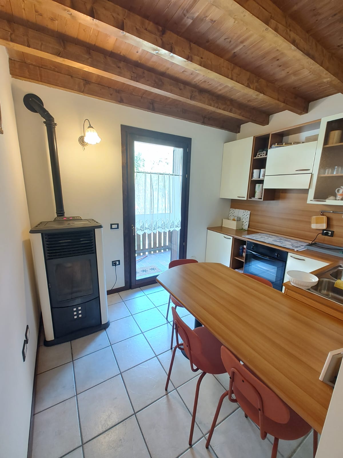 **PONTE DI LEGNO A POCHI KM VENDO BEL TRILOCALE ARREDATO €. 129.000**