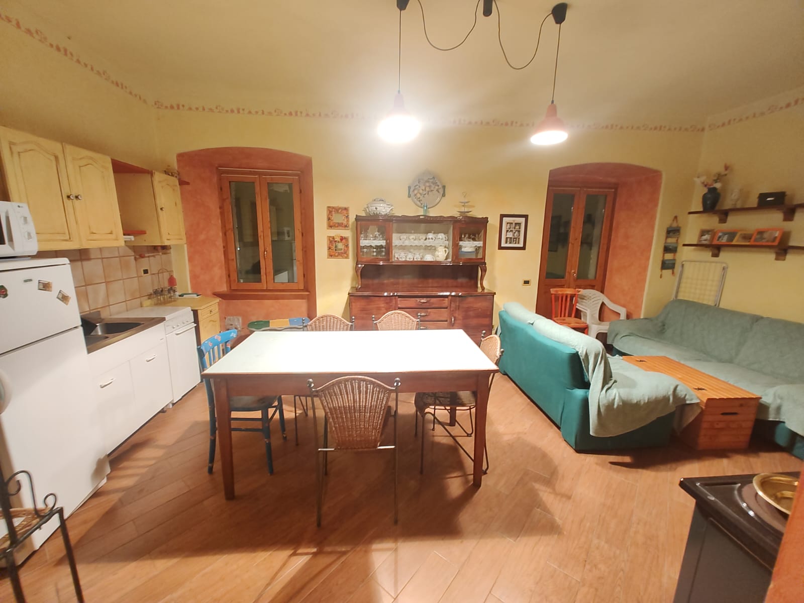 **APRICA ATTACCATO, VENDESI DUE APPARTAMENTI AL PREZZO DI UNO €. 85.000**