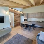 **PONTE DI LEGNO-TEMÙ VENDESI AMPIO TRILOCALE CON GRANDE BOX AUTO €. 255.000** **PONTE DI LEGNO-TEMÙ VENDESI AMPIO TRILOCALE CON GRANDE BOX AUTO €. 255.000**