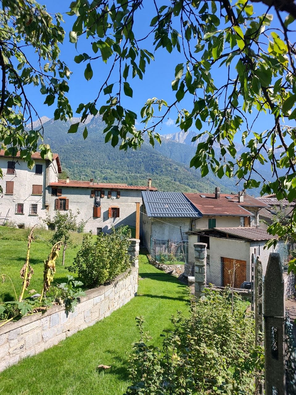 **EDOLO CENTRO STORICO VENDESI CASA DA RISTRUTTURARE**