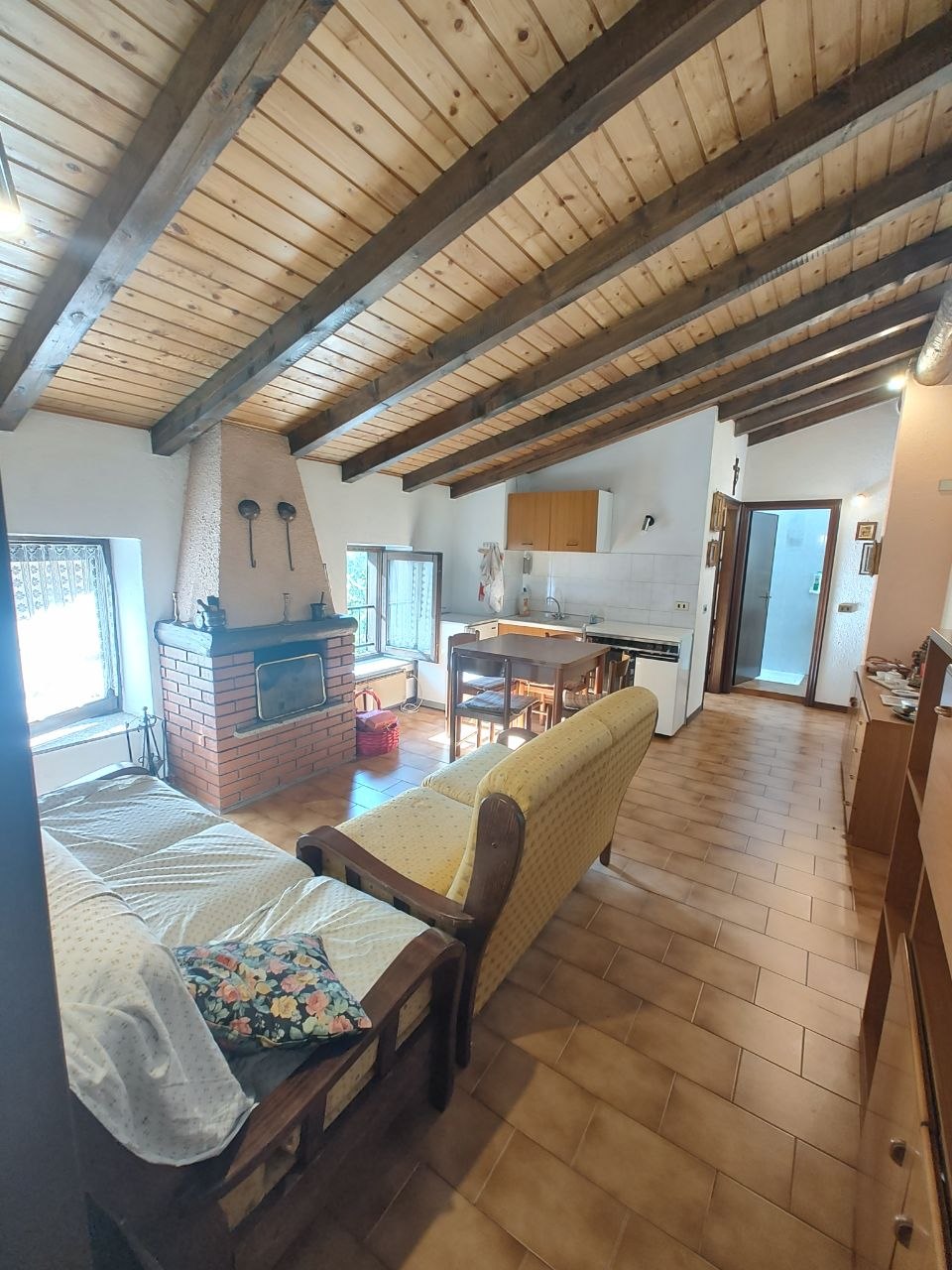 **EDOLO A 2 PASSI DAL CENTRO VENDESI BELLA MANSARDA CON BOX**