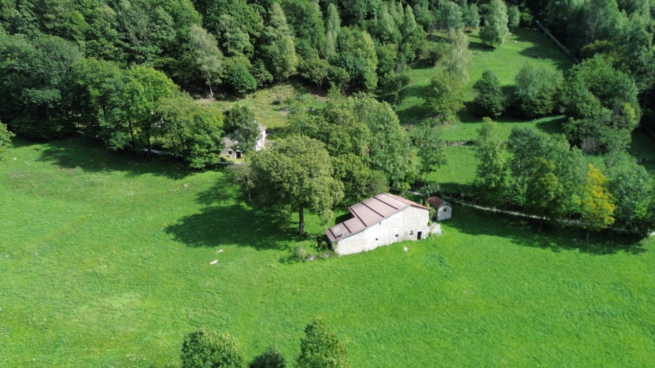 **VENDESI BELLA CASCINA CON TERRENO DA RISTRUTTURARE**
